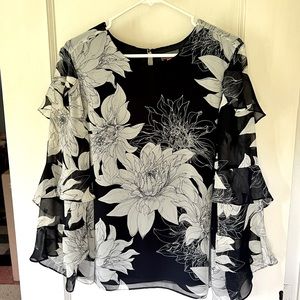 Vince Camino Floral Top lined with single button in back